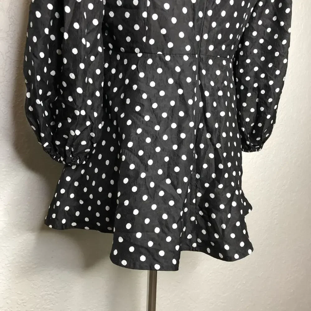 Kate Spade black white polka dot silk blend v neck top size 8